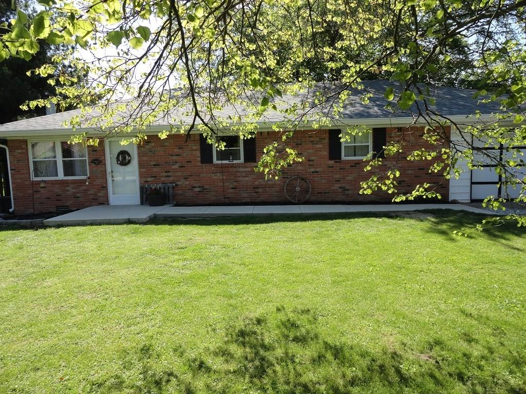 1460 Smokey Road Martinsville, IN 46151 - Photo 3 of 27 Gallery Image 3