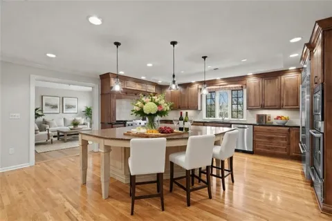 $1,299,999 | 8912 Mohawk Lane, Leawood, KS 66206