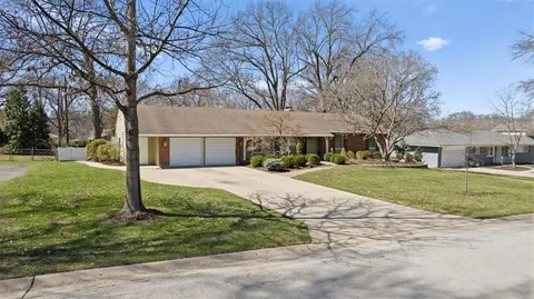 $1,299,999 | 8912 Mohawk Lane, Leawood, KS 66206