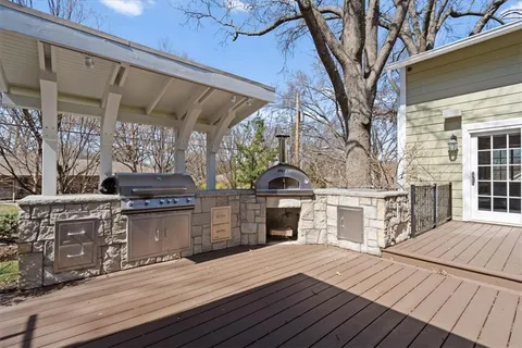 $1,299,999 | 8912 Mohawk Lane, Leawood, KS 66206