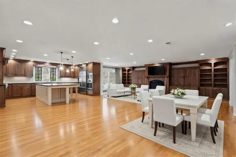 $1,299,999 | 8912 Mohawk Lane, Leawood, KS 66206