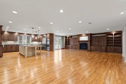 $1,299,999 | 8912 Mohawk Lane, Leawood, KS 66206