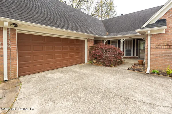 $349,900 | 445 Augusta Drive, Hernando, MS 38632
