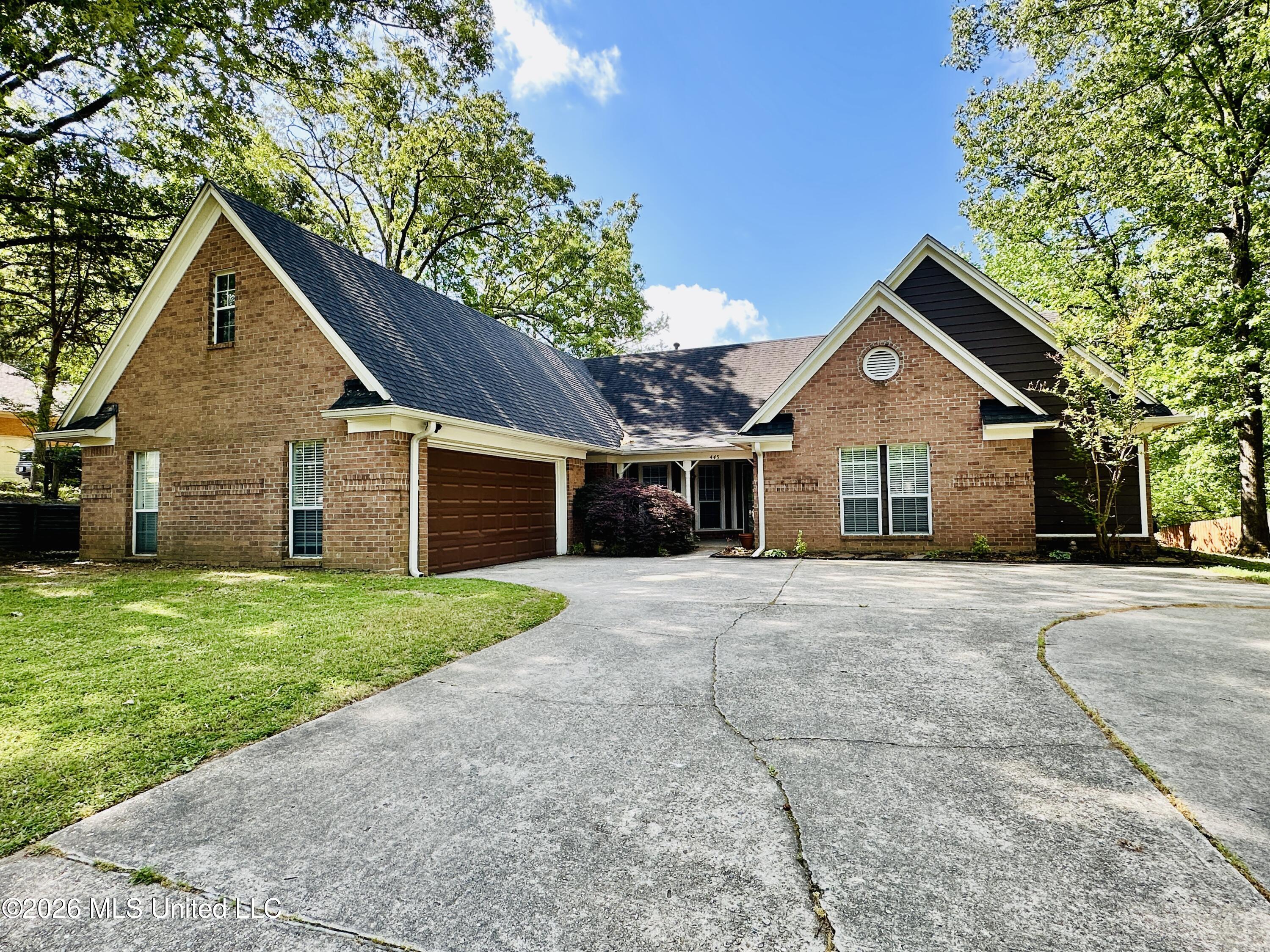 445 Augusta Drive Hernando, MS 38632 - Photo 2 of 32 IMG_4060