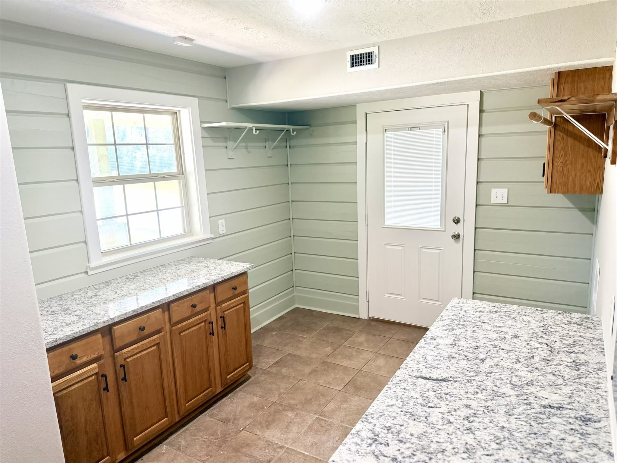 335 Walding Road Livingston, TX 77351 - Photo 7 of 23 a bathroom with a granite countertop sink toilet and shower