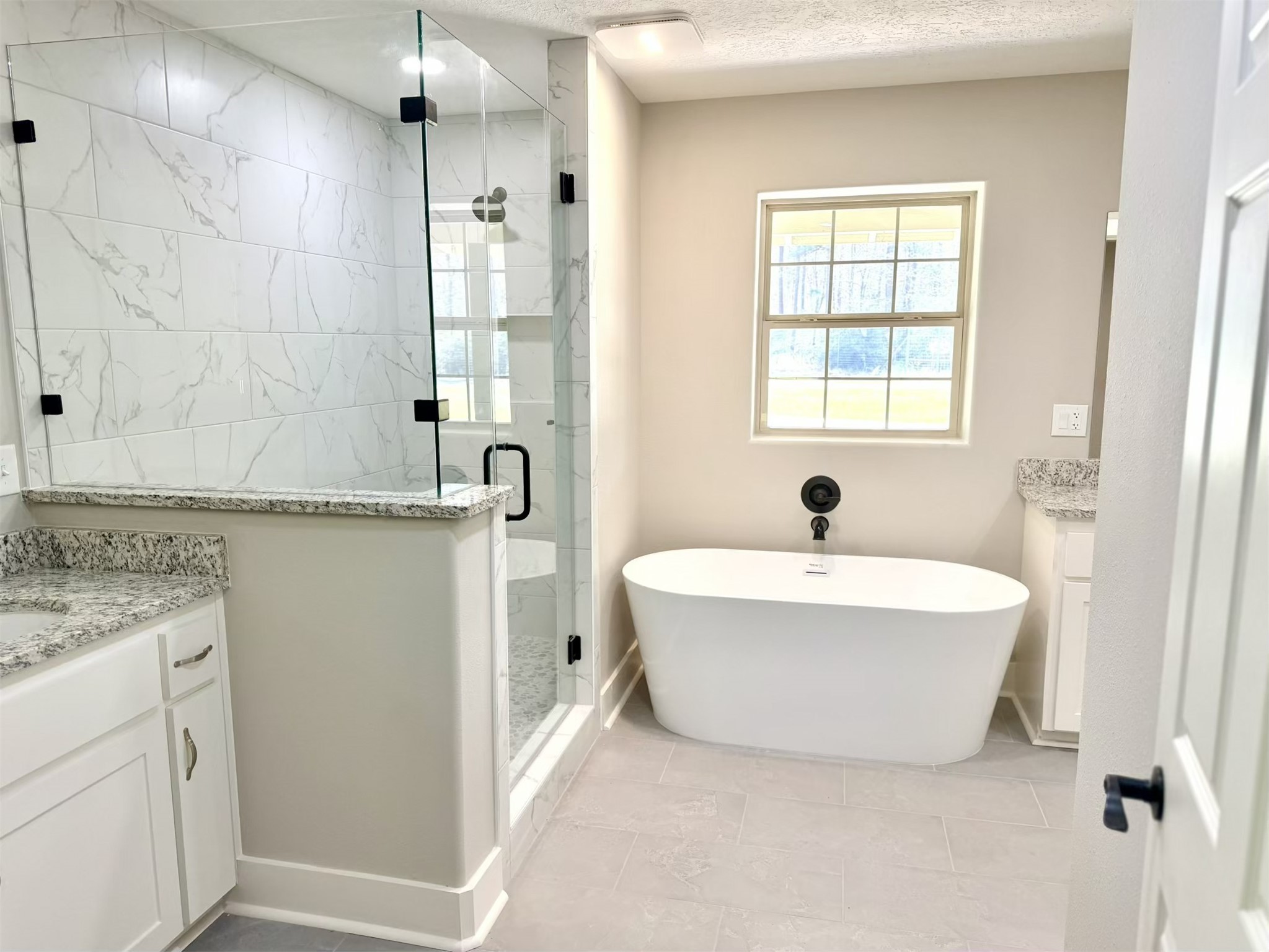 335 Walding Road Livingston, TX 77351 - Photo 10 of 23 a spacious bathroom with a tub sink and mirror