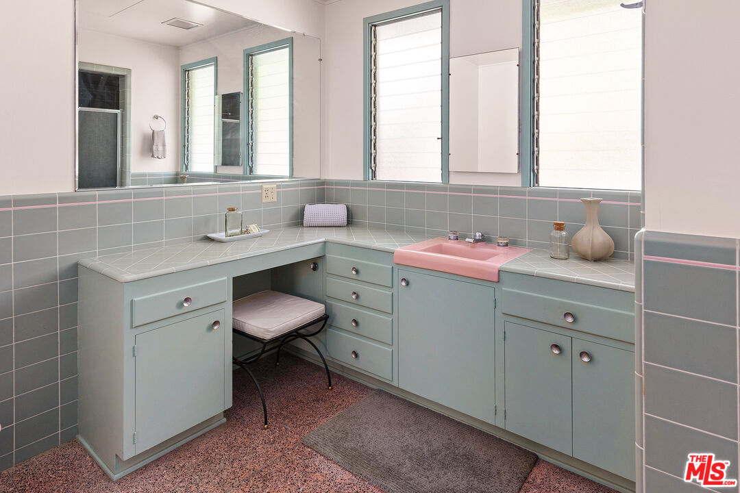 526 Hunter Drive Fillmore, CA 93015 - Photo 16 of 32 a bathroom with a sink vanity and toilet