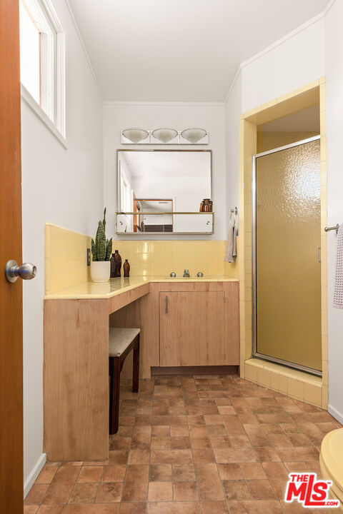 526 Hunter Drive Fillmore, CA 93015 - Photo 24 of 32 a view of washer and dryer