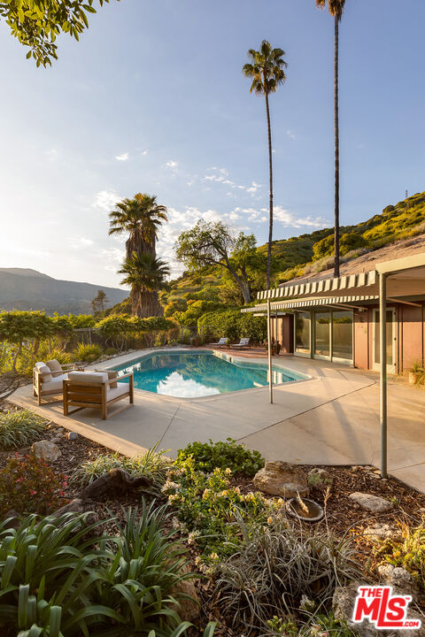 526 Hunter Drive Fillmore, CA 93015 - Photo 31 of 32 a view of a street with an ocean view