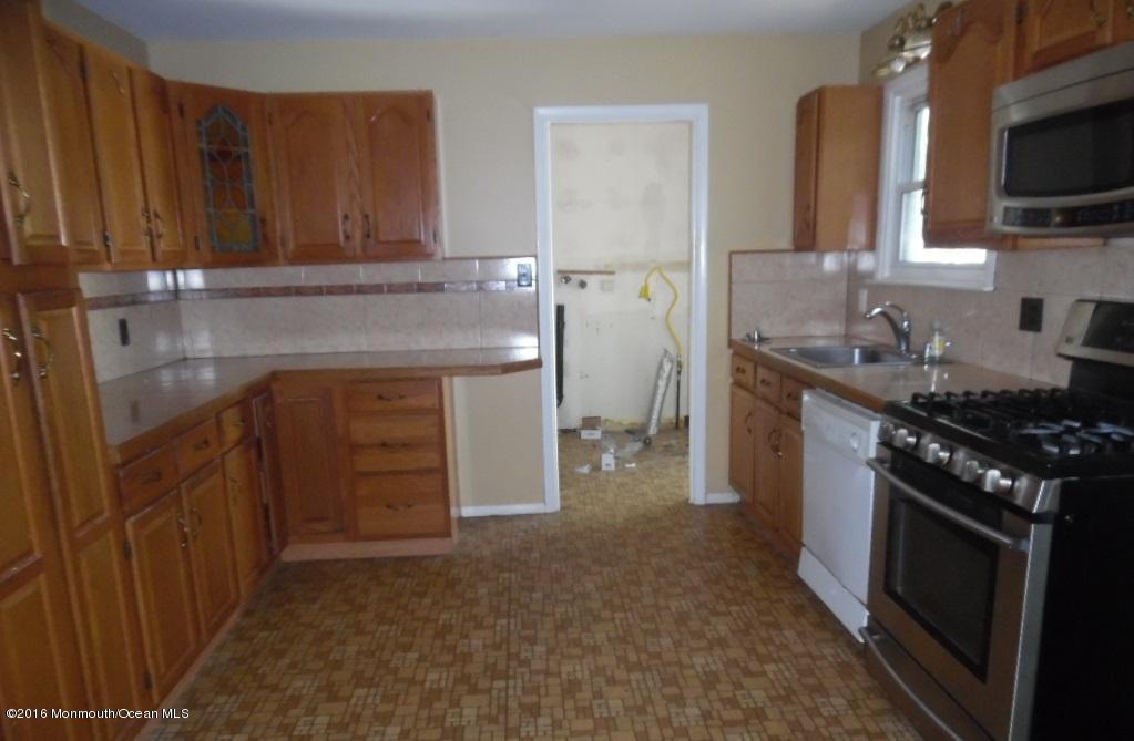 156 Commodore Road Manahawkin, NJ 08050 - Photo 2 of 9 SAM_3564