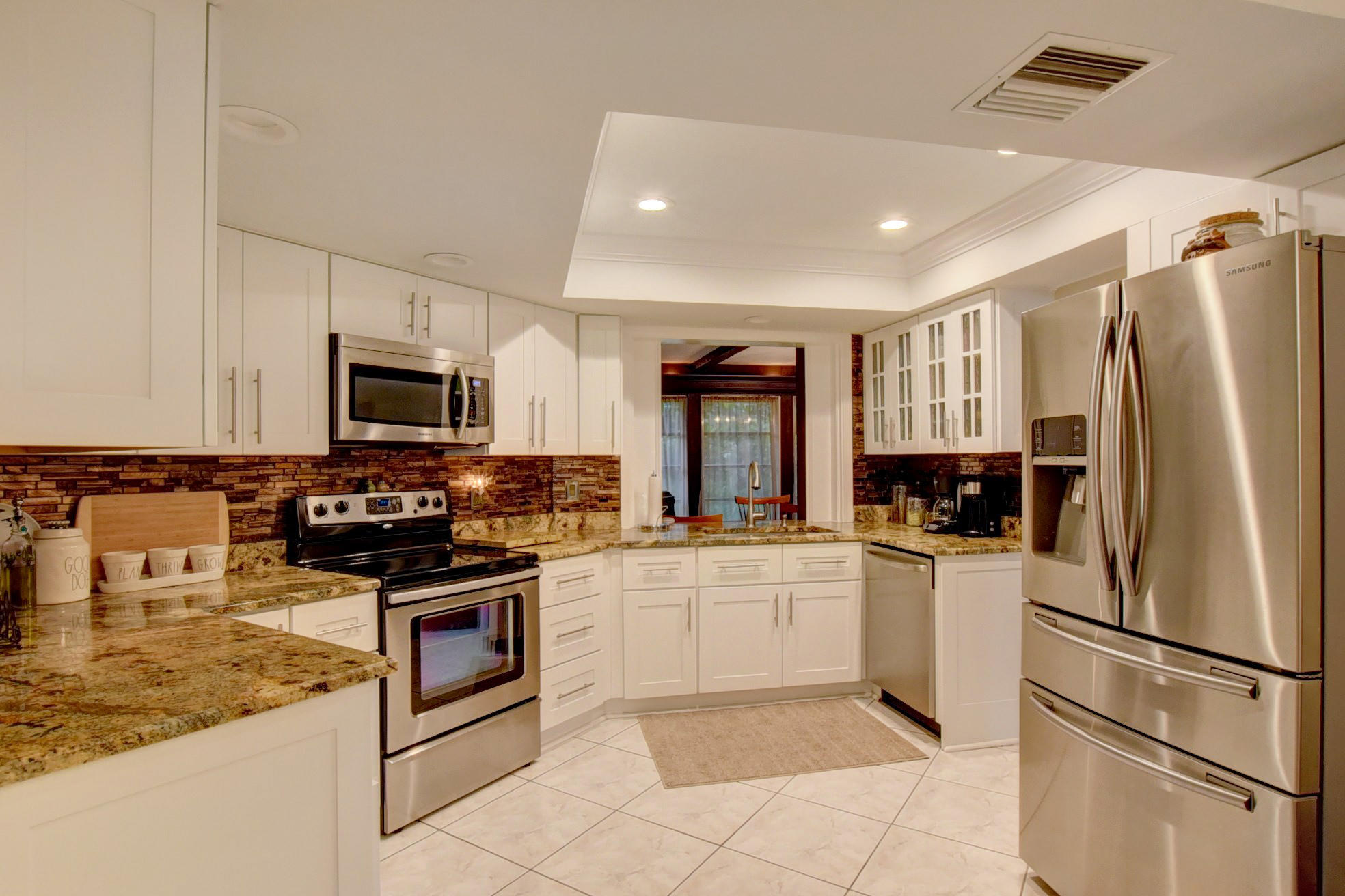 328 Davis Road Palm Springs, FL 33461 - Photo 11 of 47 Kitchen