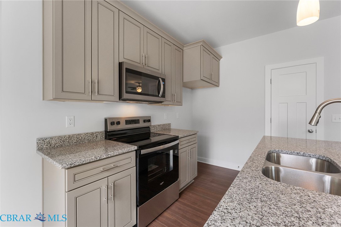 8978 Marlfield Road Gloucester, VA 23061 - Photo 3 of 33