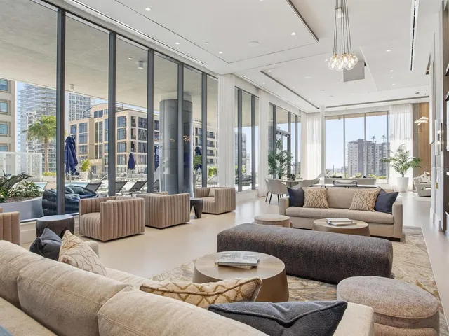 $5,950 | 275 1st Avenue South, Unit 2107, St. Petersburg, FL 33701