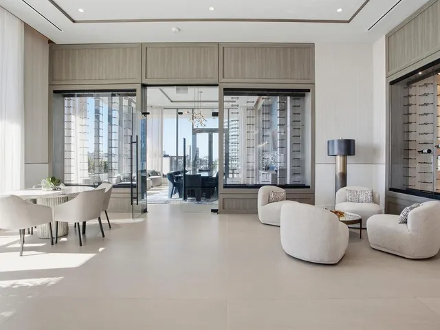 $5,950 | 275 1st Avenue South, Unit 2107, St. Petersburg, FL 33701