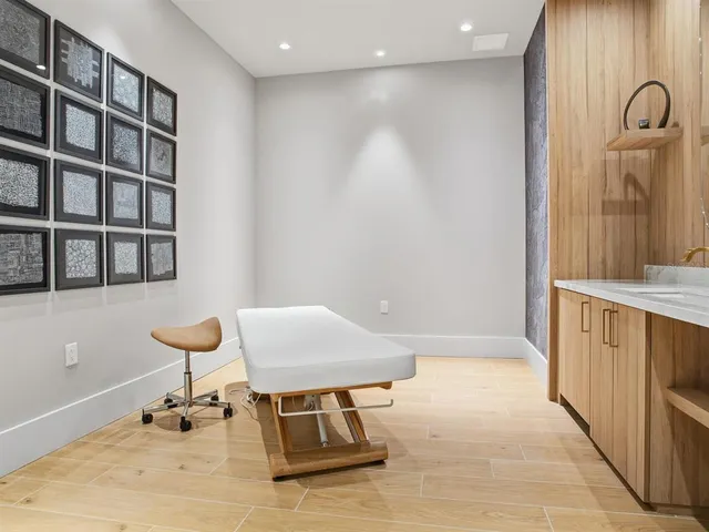 $5,950 | 275 1st Avenue South, Unit 2107, St. Petersburg, FL 33701