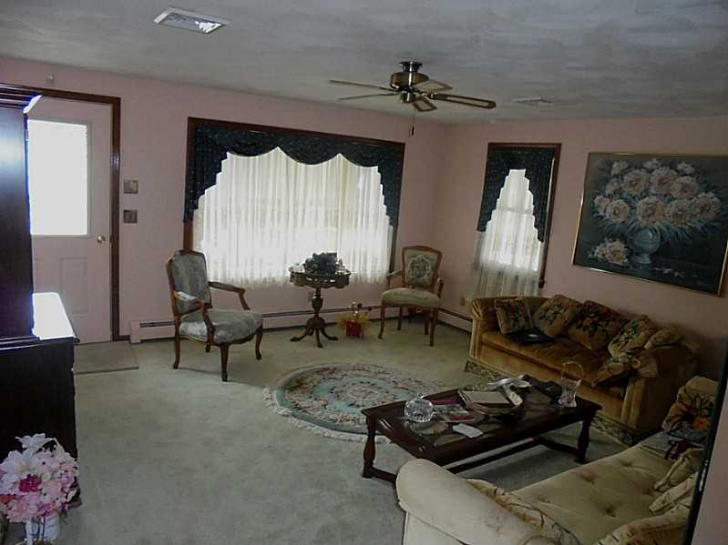 154 Rosemere Road Pawtucket, RI 02861 - Photo 3 of 10 Living Room.