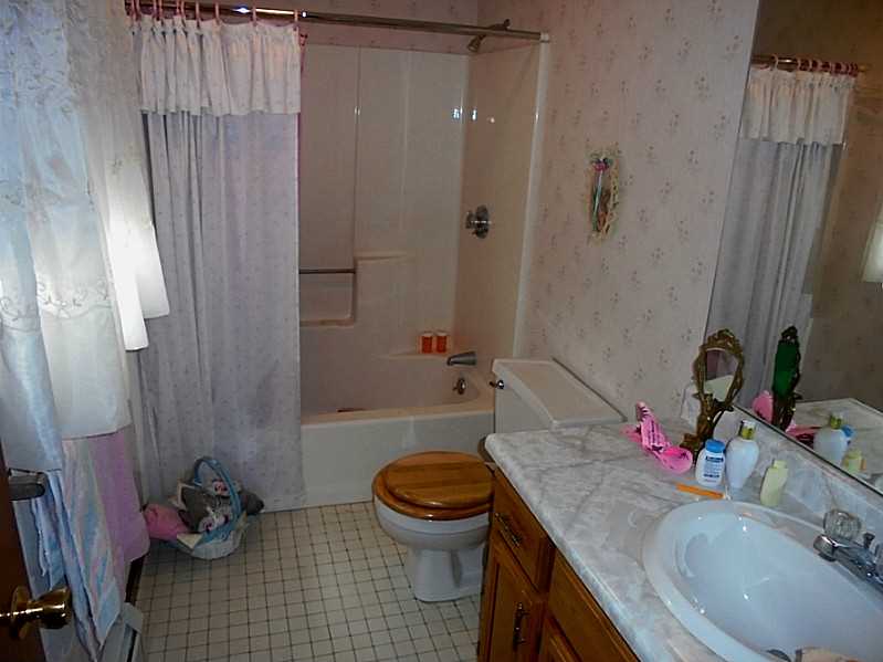 154 Rosemere Road Pawtucket, RI 02861 - Photo 9 of 10 Bathroom.