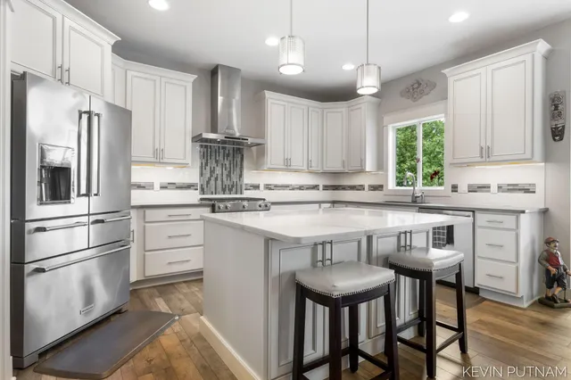 $1,199,000 | 6515 134th Avenue, Saugatuck, MI 49453