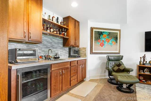 $1,199,000 | 6515 134th Avenue, Saugatuck, MI 49453