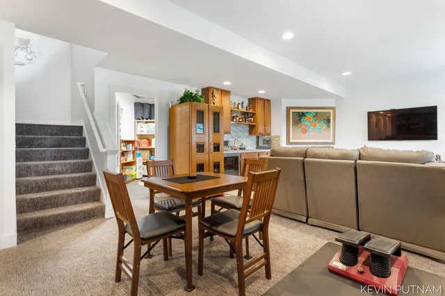 $1,199,000 | 6515 134th Avenue, Saugatuck, MI 49453