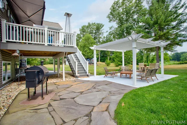 $1,199,000 | 6515 134th Avenue, Saugatuck, MI 49453