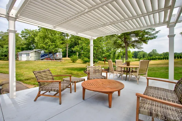 $1,199,000 | 6515 134th Avenue, Saugatuck, MI 49453