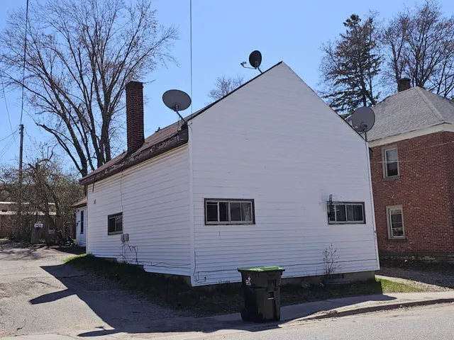 $75,500 | 411 5th Street, Iron Mountain, MI 49801