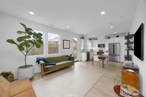 $1,075,000 | 17544 Cameron Lane, Unit 102, Huntington Beach, CA 92647