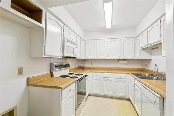 $264,000 | 3400 West Esplanade Avenue, Unit D, Metairie, LA 70002
