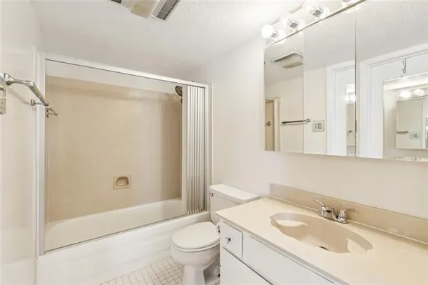 $264,000 | 3400 West Esplanade Avenue, Unit D, Metairie, LA 70002