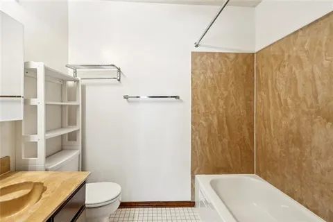 $275,000 | 3400 West Esplanade Avenue, Unit D, Metairie, LA 70002