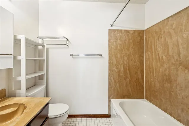 $275,000 | 3400 West Esplanade Avenue, Unit D, Metairie, LA 70002