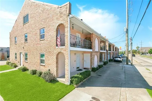 $264,000 | 3400 West Esplanade Avenue, Unit D, Metairie, LA 70002