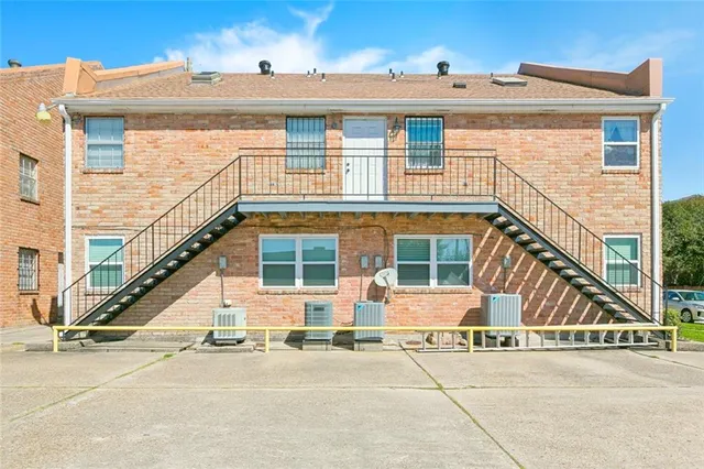 $275,000 | 3400 West Esplanade Avenue, Unit D, Metairie, LA 70002
