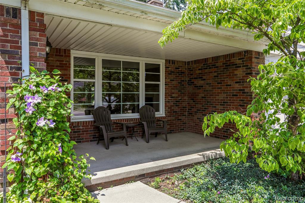 21235 River Road Grosse Pointe Woods, MI 48236 - Photo 5 of 33