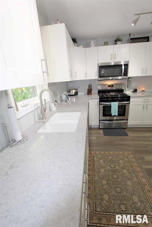 5611 West Fairview Road Peoria, IL 61607 - Photo 12 of 35