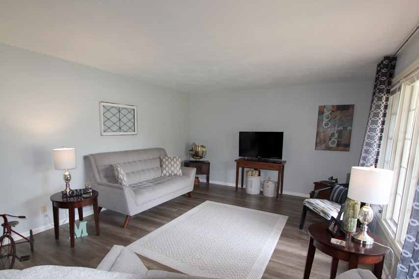 5611 West Fairview Road Peoria, IL 61607 - Photo 4 of 35