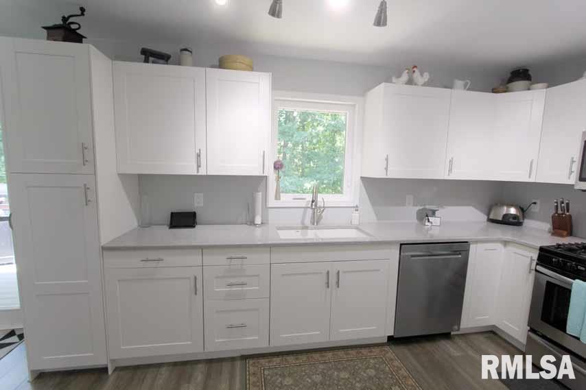 5611 West Fairview Road Peoria, IL 61607 - Photo 10 of 35