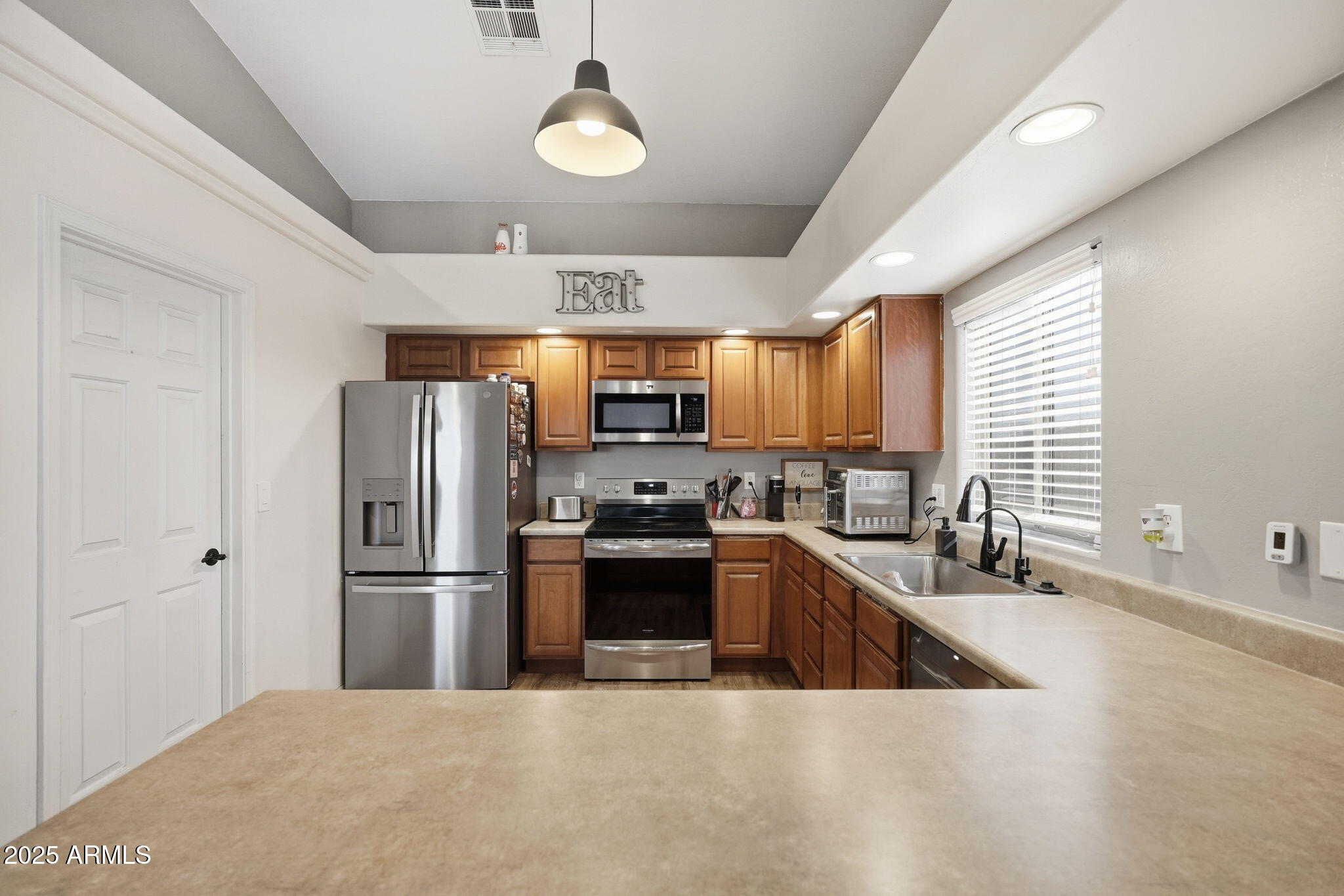 15200 South Redondo Road Arizona City, AZ 85123 - Photo 13 of 36 Breakfast Bar