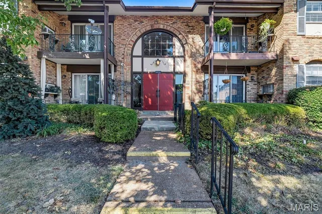 $129,900 | 11741 Casa Grande Drive, Unit G, St. Louis, MO 63146