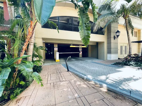 $599,000 | 888 Douglas Road, Unit 119, Coral Gables, FL 33134