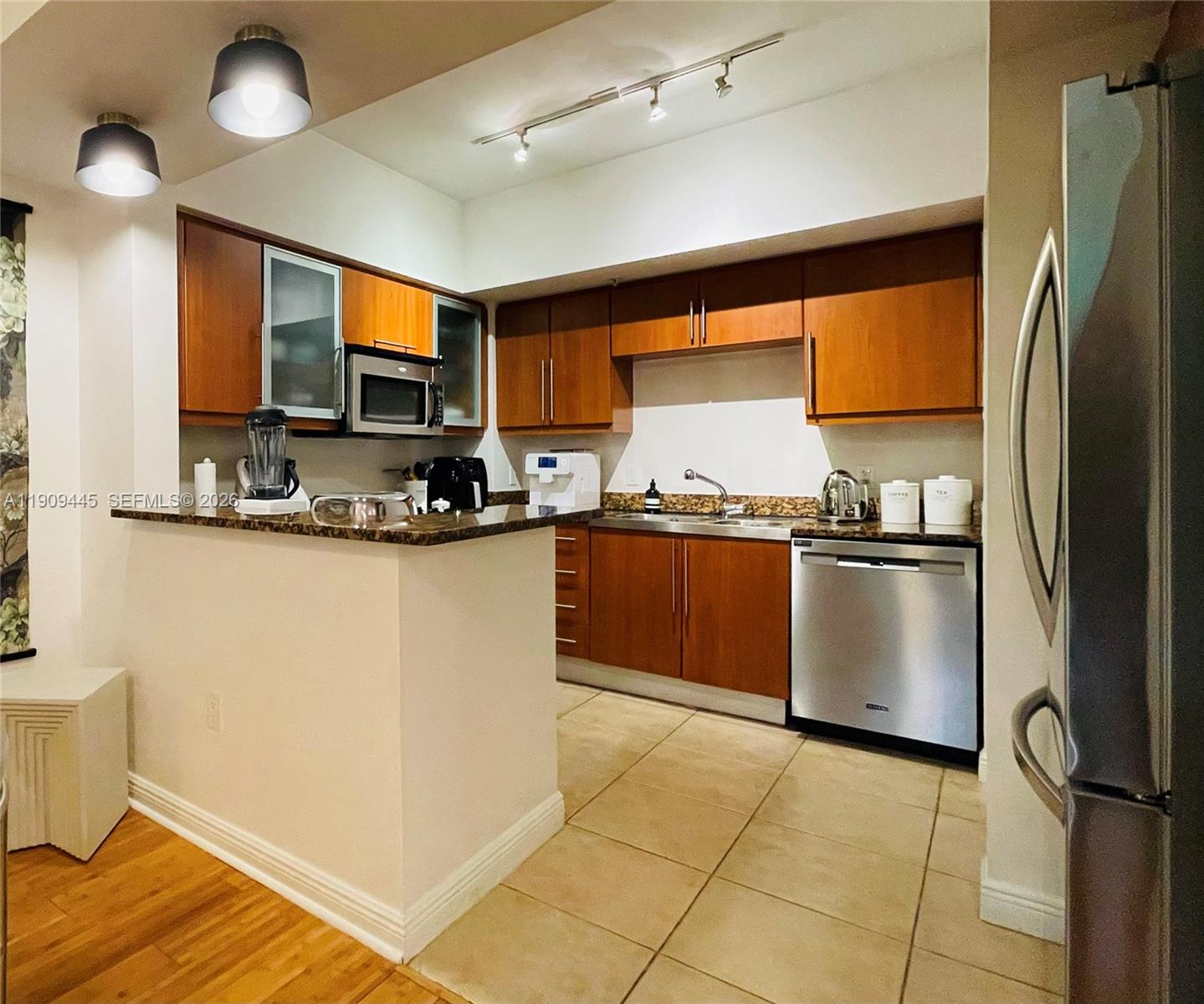 888 Douglas Road, Unit 119 Coral Gables, FL 33134 - Photo 8 of 36