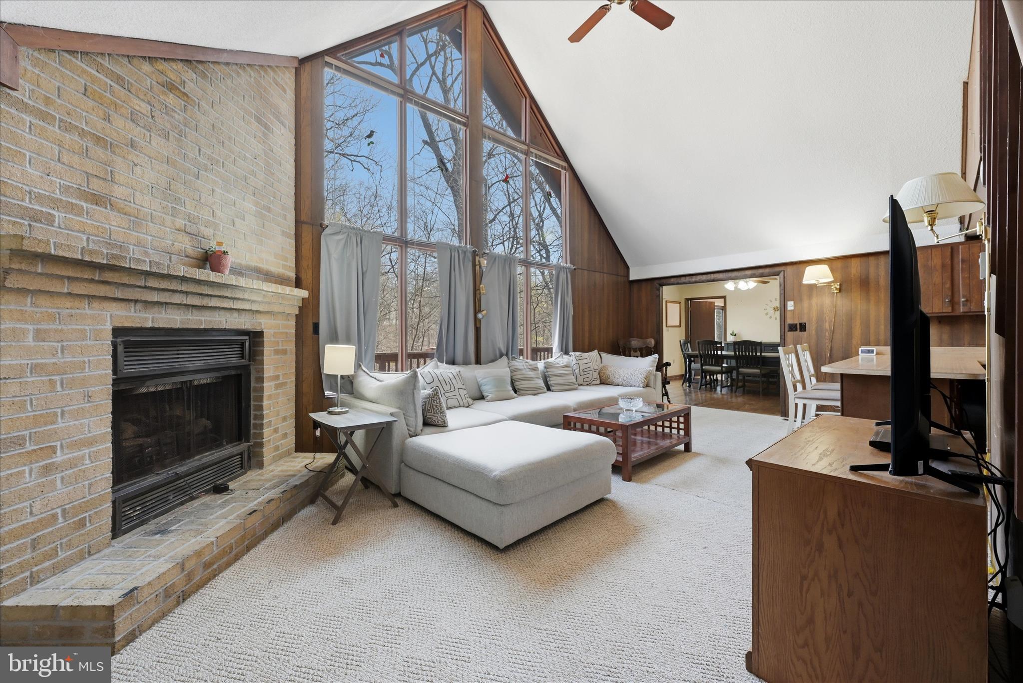 313 Mild Winter Road Hedgesville, WV 25427 - Photo 14 of 56 Living Room