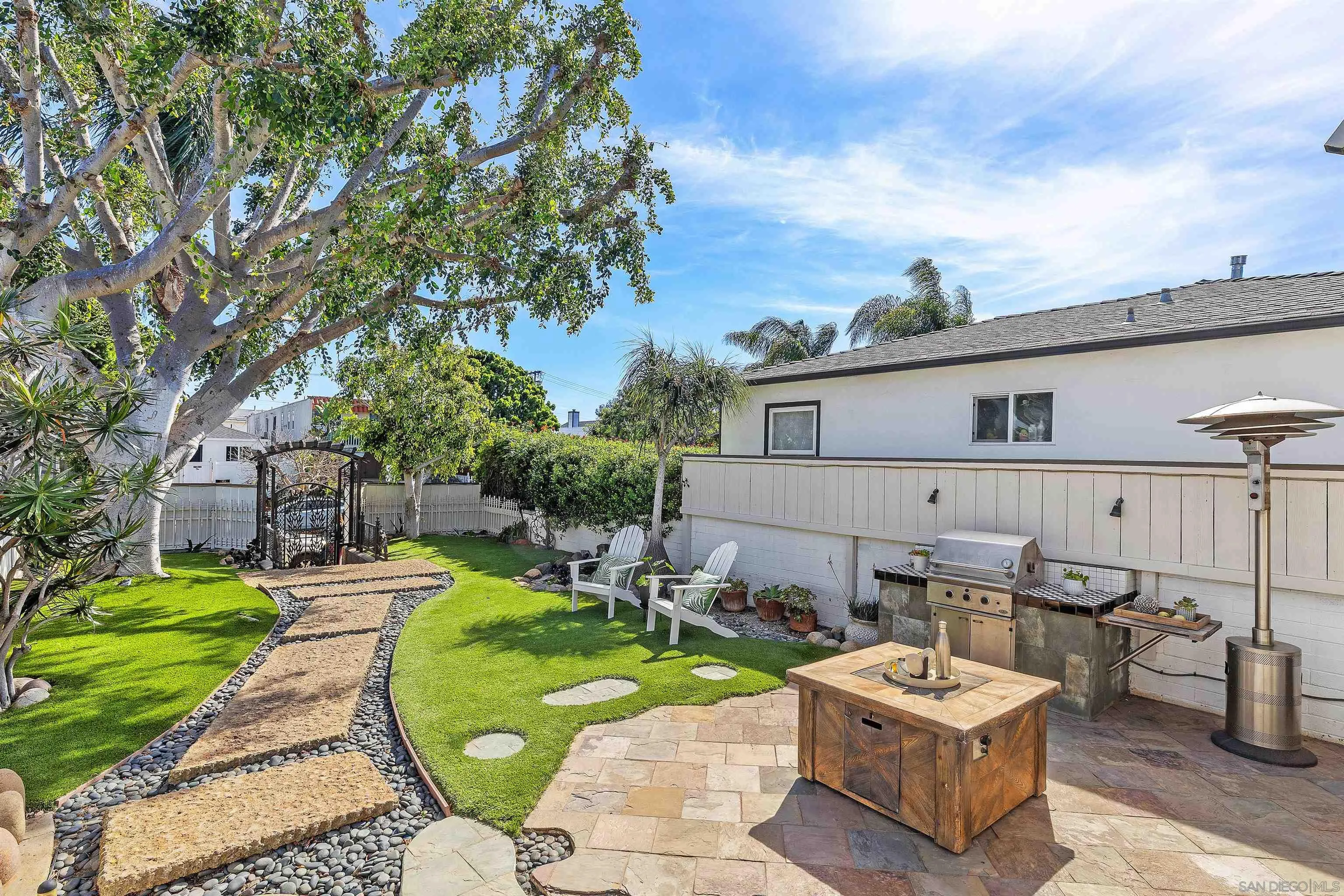 1564 Reed Avenue San Diego, CA 92109 - Photo 32 of 39 BBQ