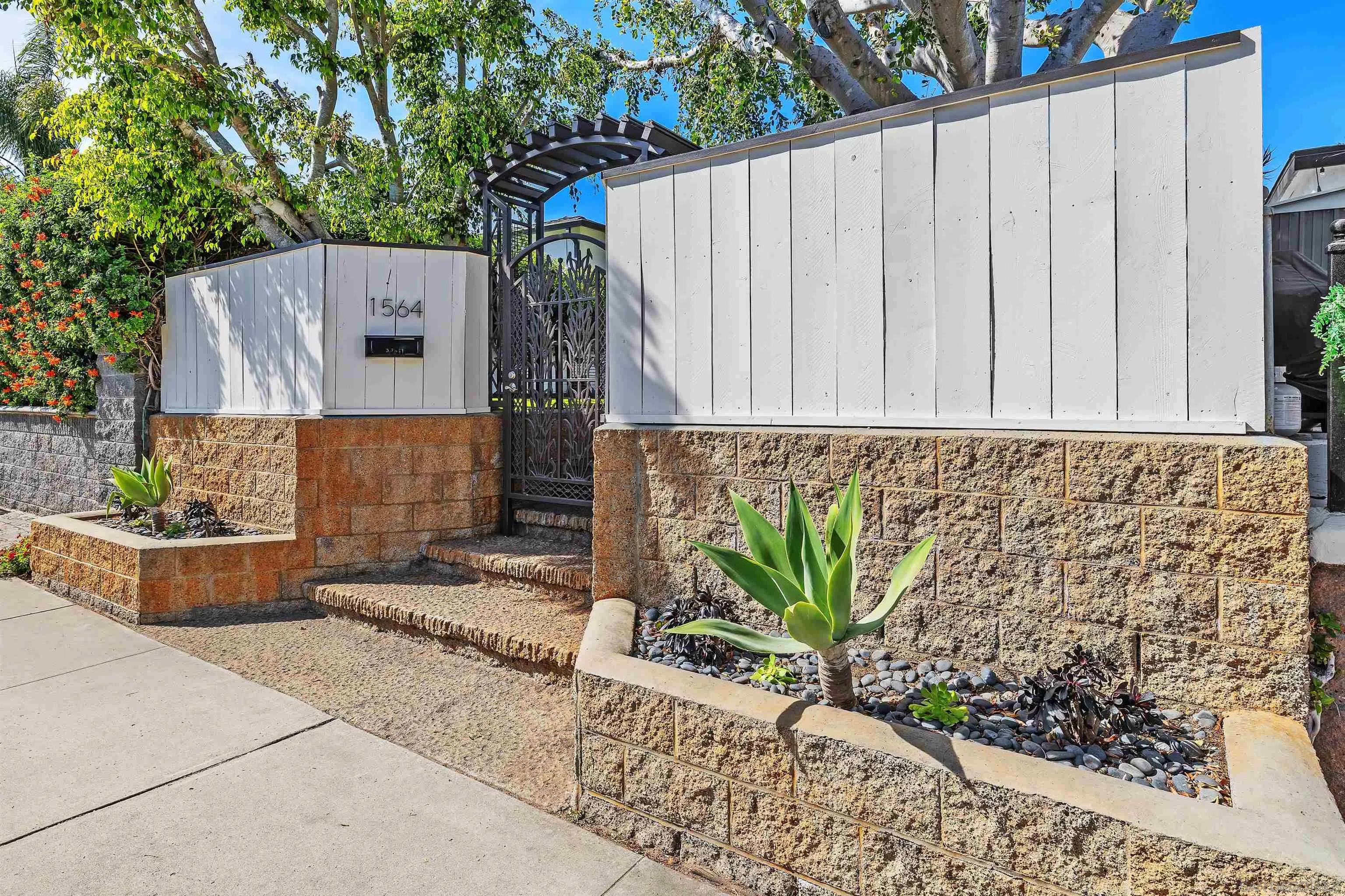 1564 Reed Avenue San Diego, CA 92109 - Photo 35 of 39 “Hidden Gem in Pacific Beach with Private Entry & Beachside Lifestyle”