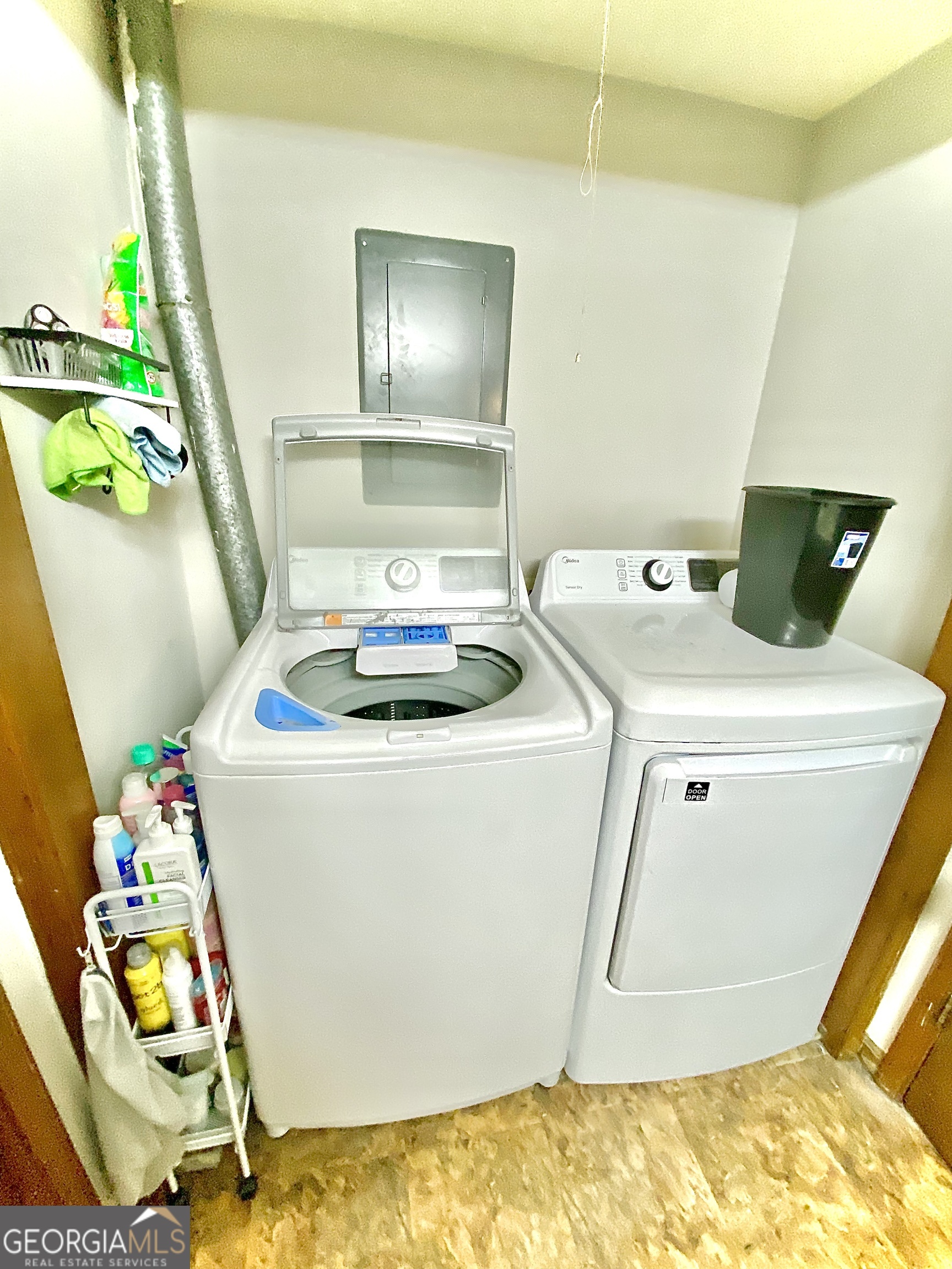 253 Stancil Drive Toccoa, GA 30577 - Photo 18 of 26 a utility room with dryer and washer