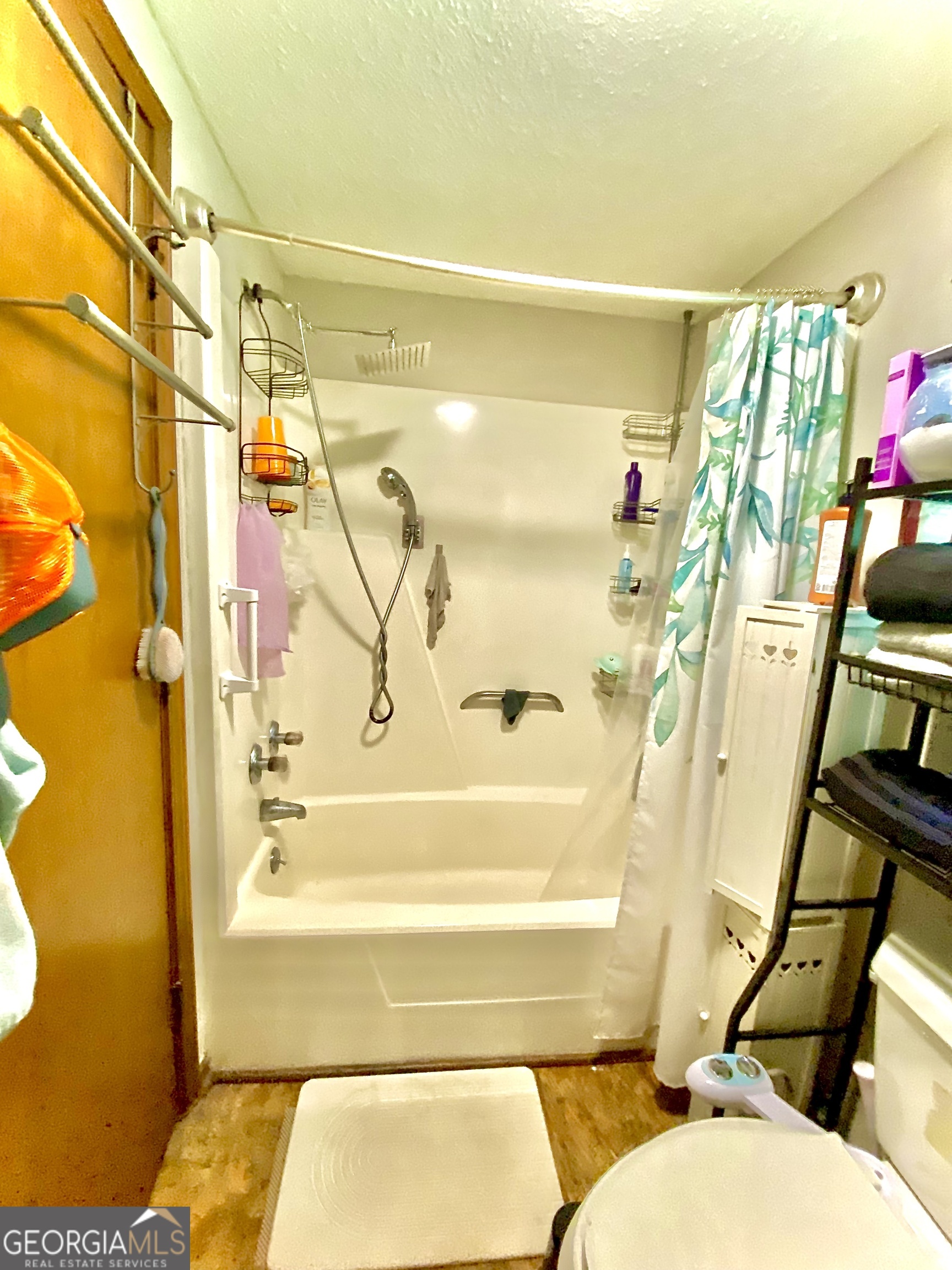253 Stancil Drive Toccoa, GA 30577 - Photo 20 of 26 a bathroom with a bathtub and shower