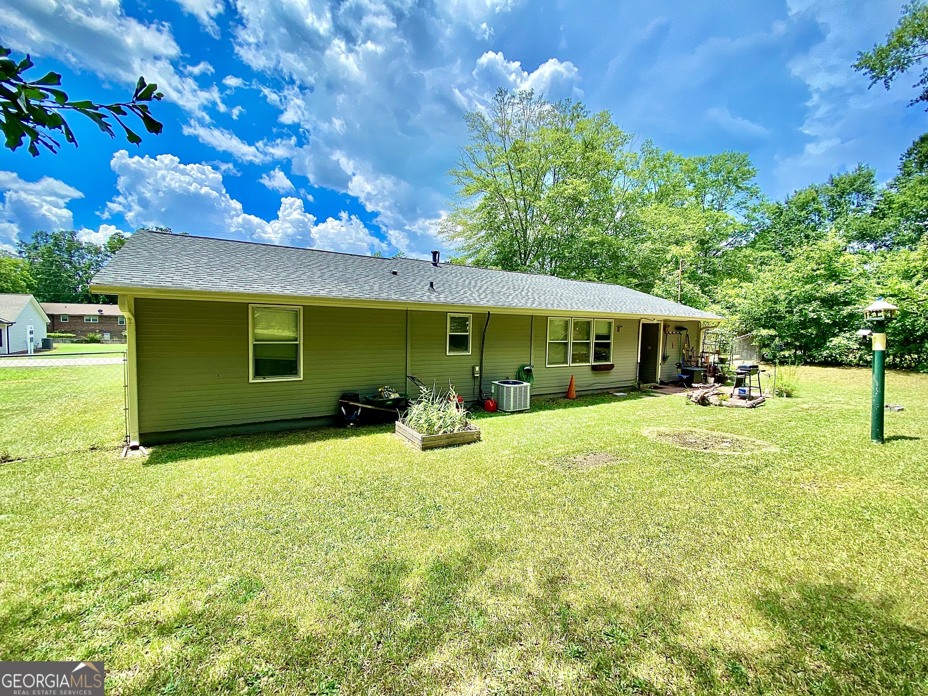 253 Stancil Drive Toccoa, GA 30577 - Photo 7 of 26 a front view of house with yard and green space