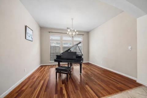 $680,000 | 911 Vaulted Oak Street, Houston, TX 77008