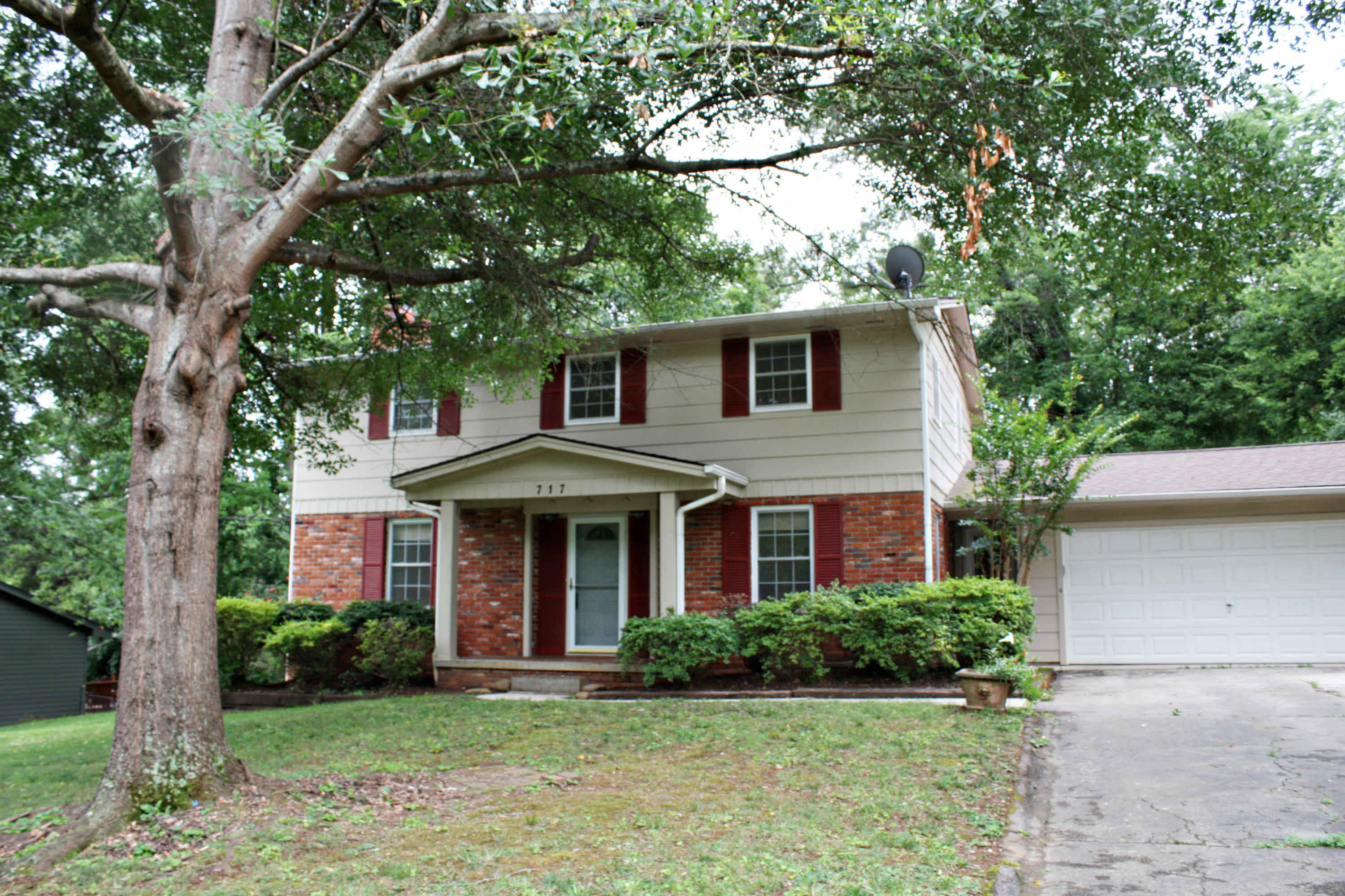717 Cessna Road Knoxville, TN 37919 - Photo 1 of 18 717CessnaFront